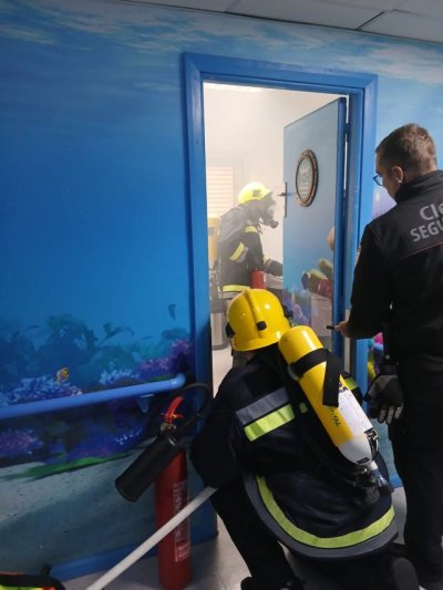 El HUC realiza un simulacro de incendio en la planta de Pediatría
