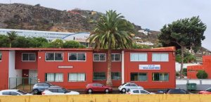 Guía: El Ayuntamiento saca a licitación el servicio de limpieza de los colegios bajo el requisito de mantener a las 11 trabajadoras actuales