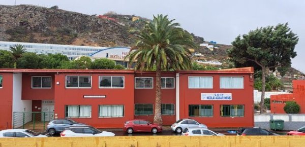 Guía: El Ayuntamiento saca a licitación el servicio de limpieza de los colegios bajo el requisito de mantener a las 11 trabajadoras actuales